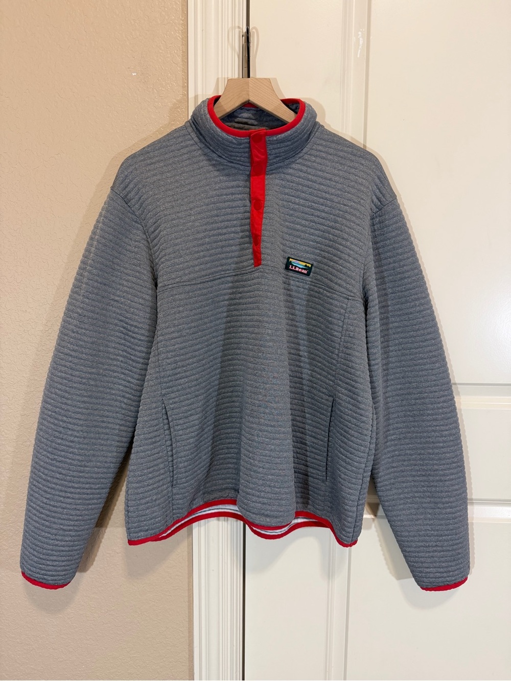L.L.Bean Airlight Knit Pullover in gray with red snap-placket trim Mens XL